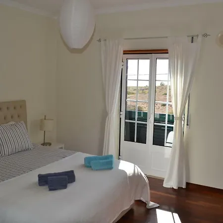 Ferienhaus Yellow House Ericeira Santo Isidoro