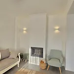 Yellow House Ericeira بيت للعطل