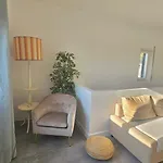 Yellow House Ericeira بيت للعطل