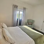Yellow House Ericeira بيت للعطل *