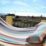 Yellow House Ericeira بيت للعطل