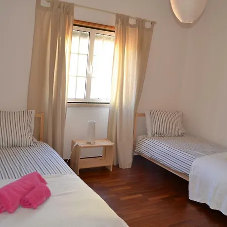 Yellow House Ericeira Holiday home Santo Isidoro