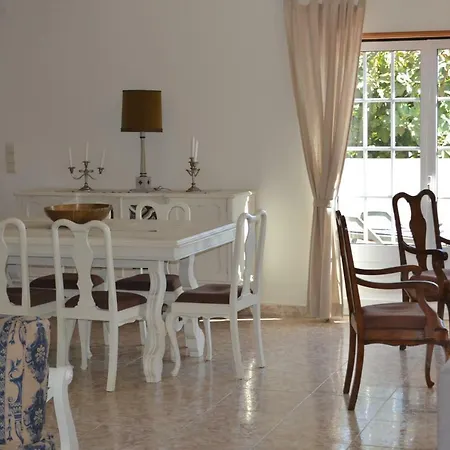 Semesterbostad Yellow House Ericeira *