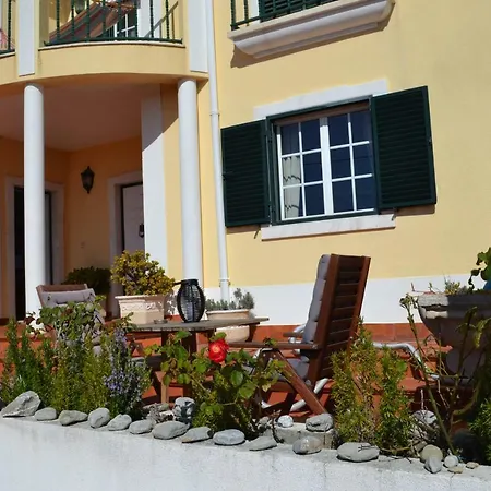 Yellow House Ericeira *