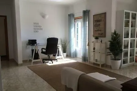 Dom wakacyjny Yellow House Ericeira Santo Isidoro