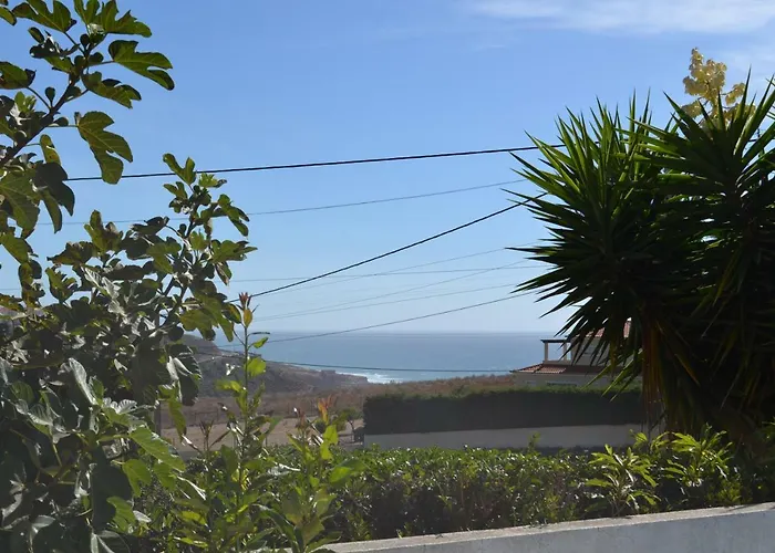 Yellow House Ericeira Feriehus Santo Isidoro