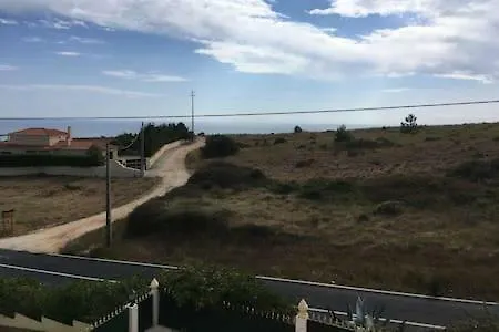 Yellow House Ericeira * Santo Isidoro